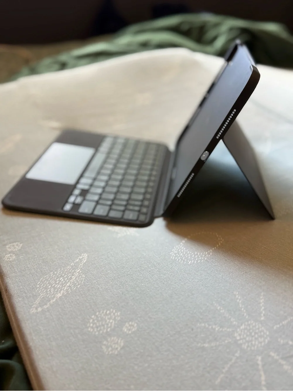 Logitech Black Tablet Keyboard Case with Trackpad for 11 inch iPad Pro (m4/m5)